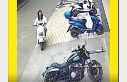 એક છોકરી એ સ્કૂટી સાથે કર્યું આવું કંઈક તમે પેટ પકડીને હસાવશો.